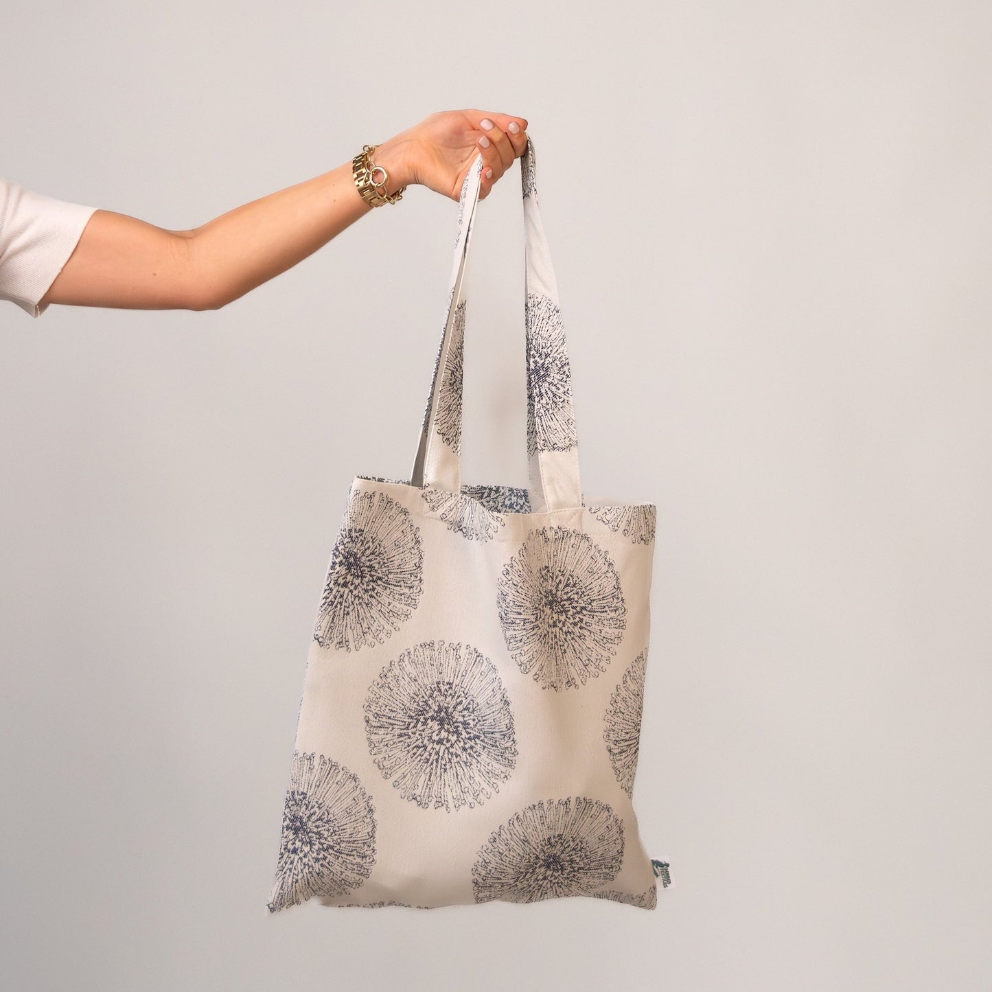 Pincushion Marine Tote